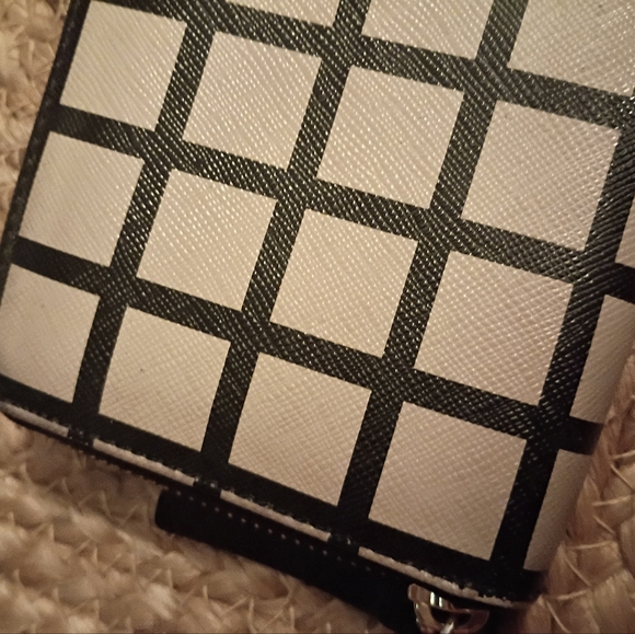 Kate Spade Stacy Laurel Print Black and Tan Checkered Trifold Zip Around Wallet - Picture 4 of 7